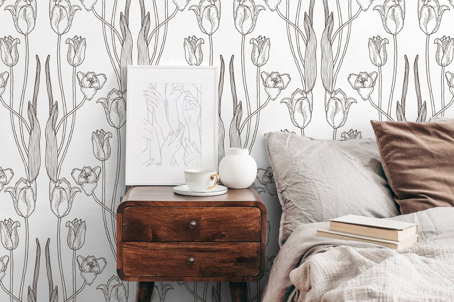 Elegant Tulip Sketch Wallpaper - C391 - WallTrend
