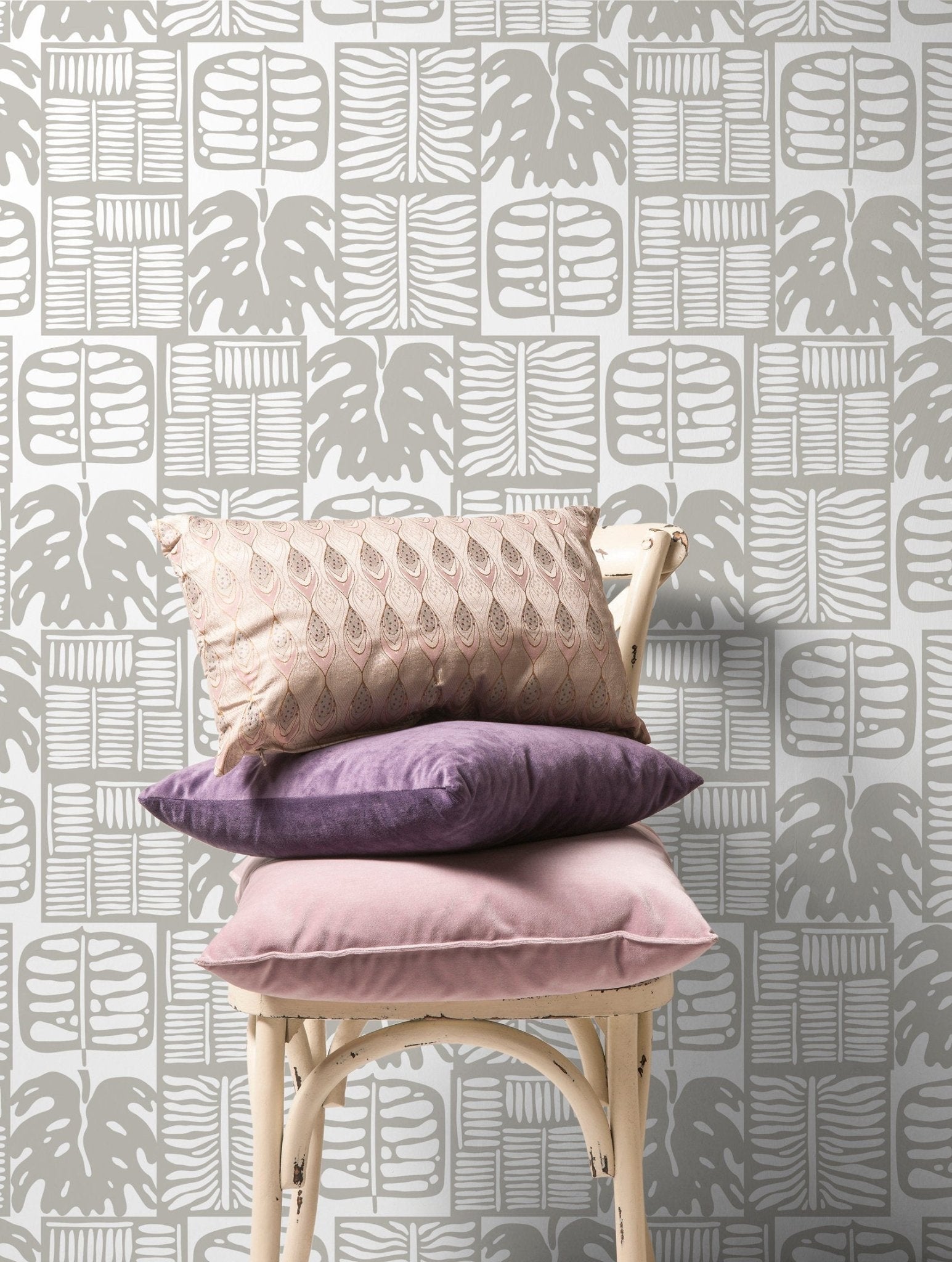 Botanical Monochrome Leaf Pattern Wallpaper - C234 - WallTrend