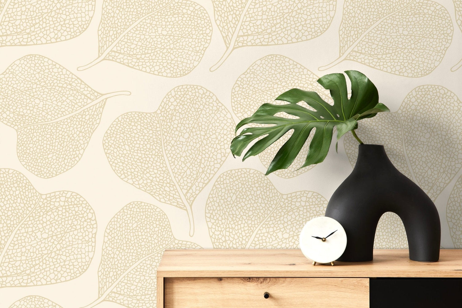 Elegance Leaf Pattern Wallpaper - C933 - WallTrend