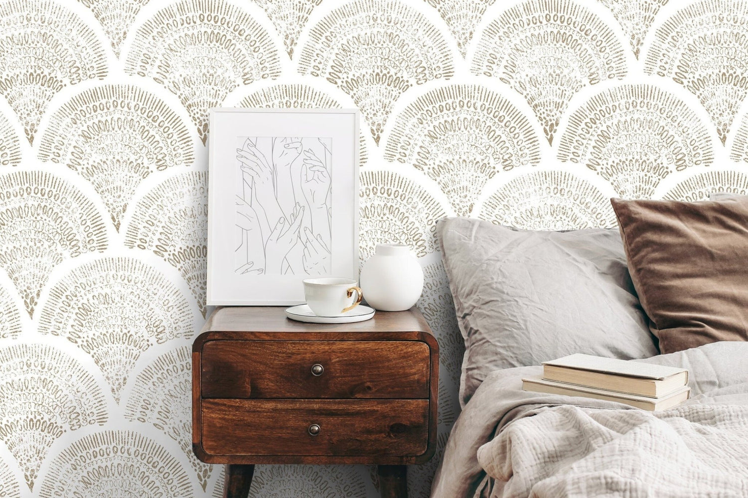 Elegant Crescent Motif Wallpaper - C530 - WallTrend