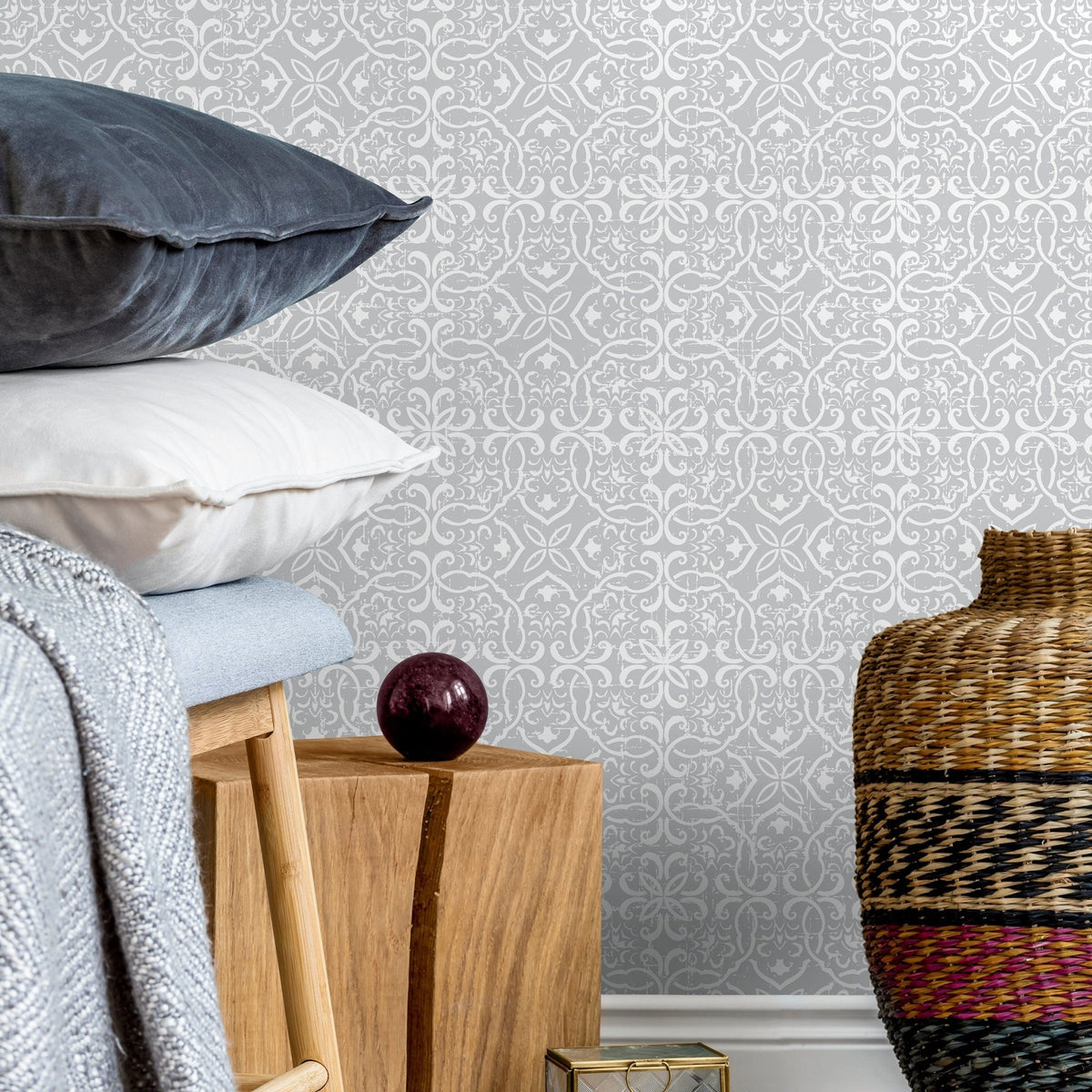 Elegant Damask Pattern Wallpaper - A610 - WallTrend