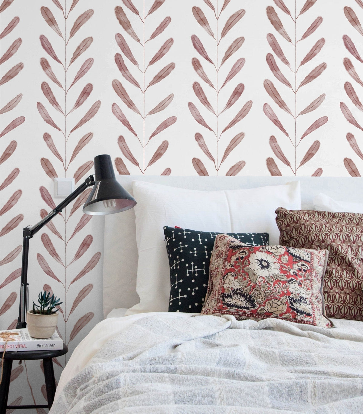 Elegant Feather Motif Wallpaper - X134 - WallTrend