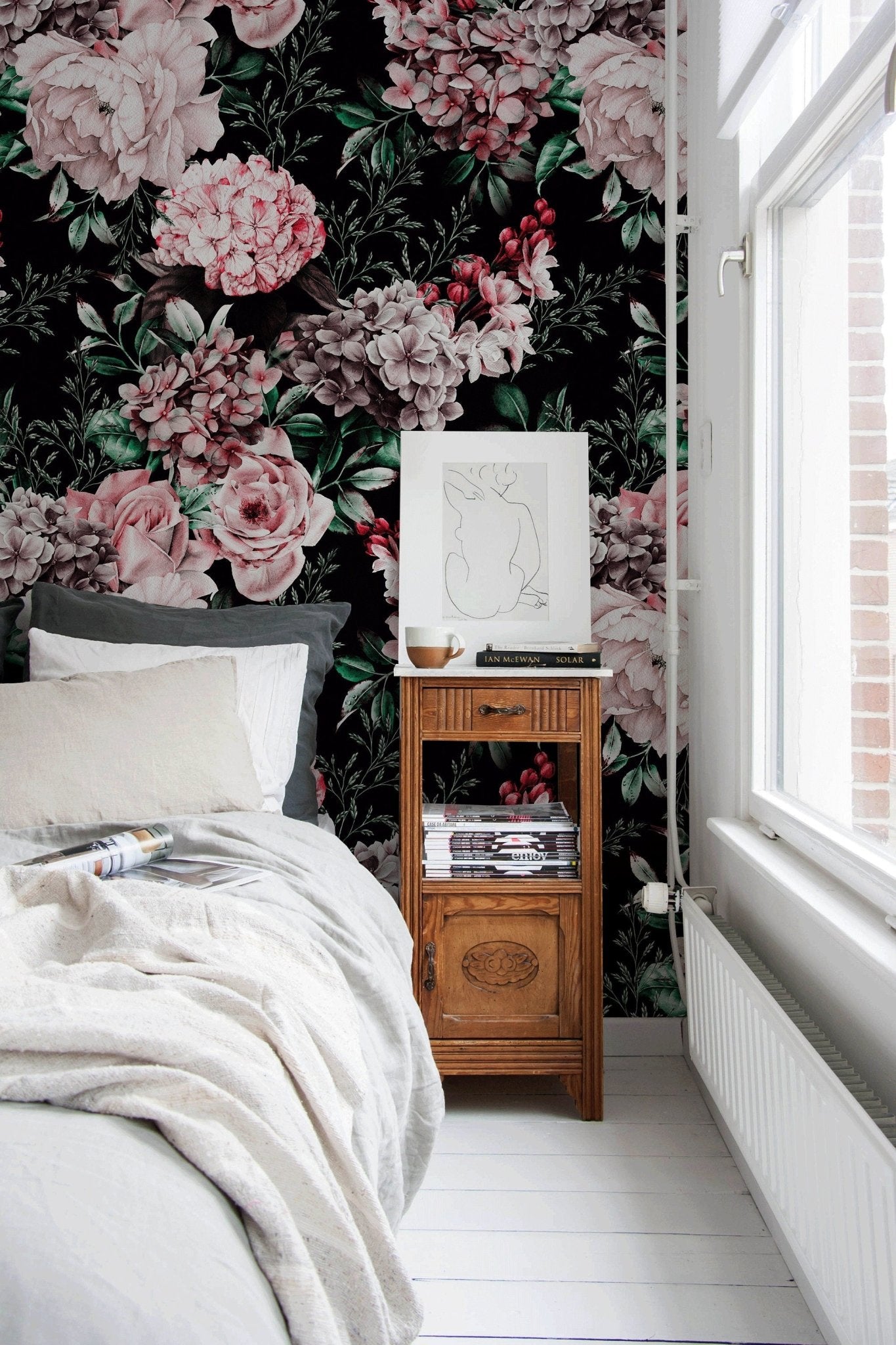 Elegant Floral Bouquet Wallpaper - B225 - WallTrend