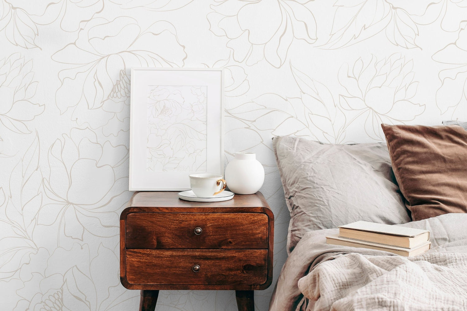 Elegant Floral Contours Wallpaper - SKU C154 - WallTrend
