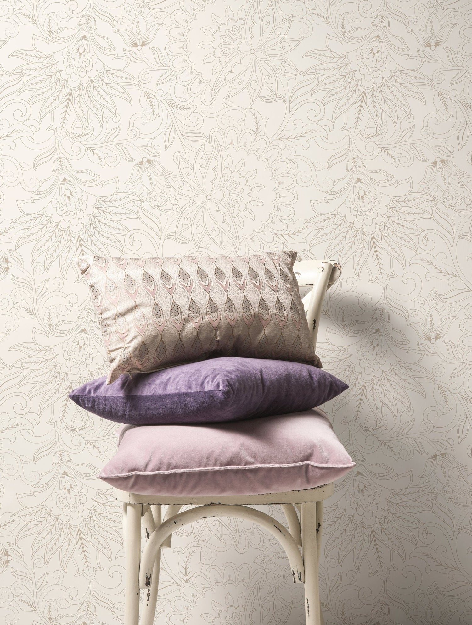Elegant Floral Ornament Wallpaper - D082 - WallTrend