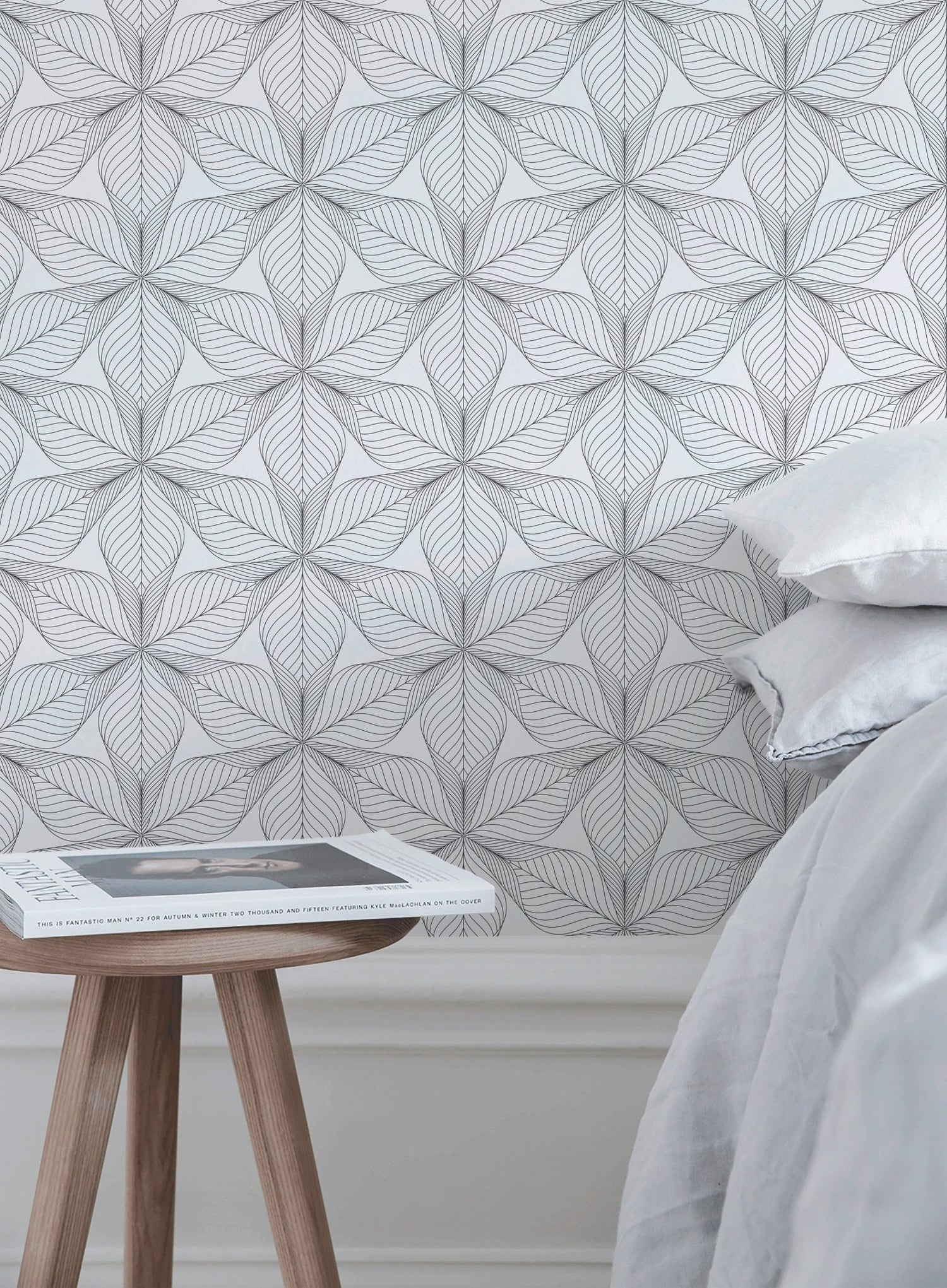 Elegant Leaf Pattern Wallpaper - B823 - WallTrend