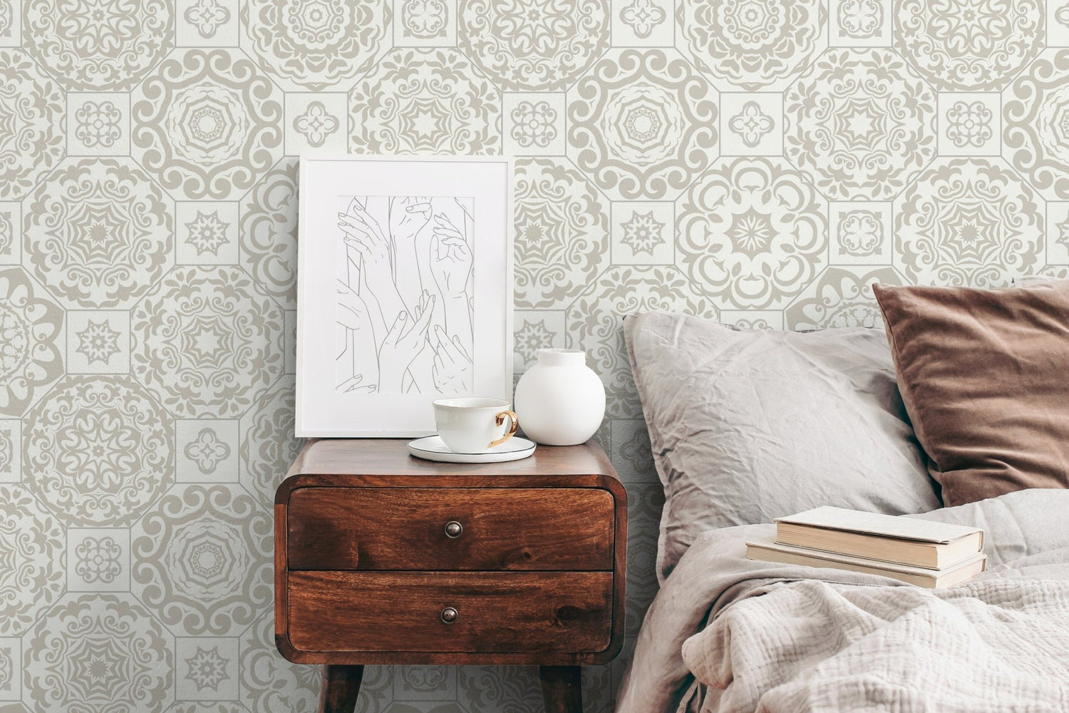 Elegant Medallion Pattern Wallpaper - C382 - WallTrend