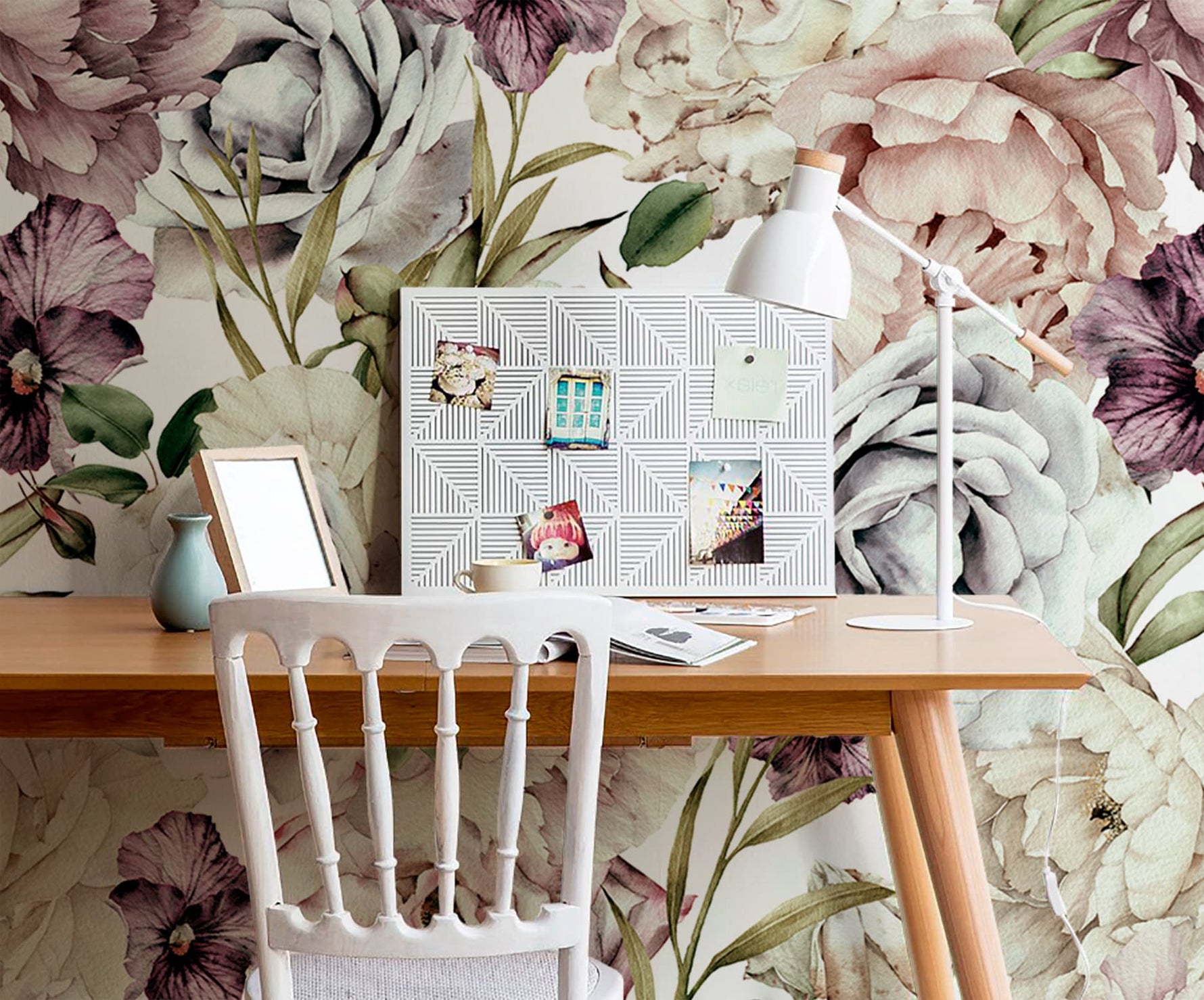 Elegant Vintage Floral Wallpaper - B185 - WallTrend