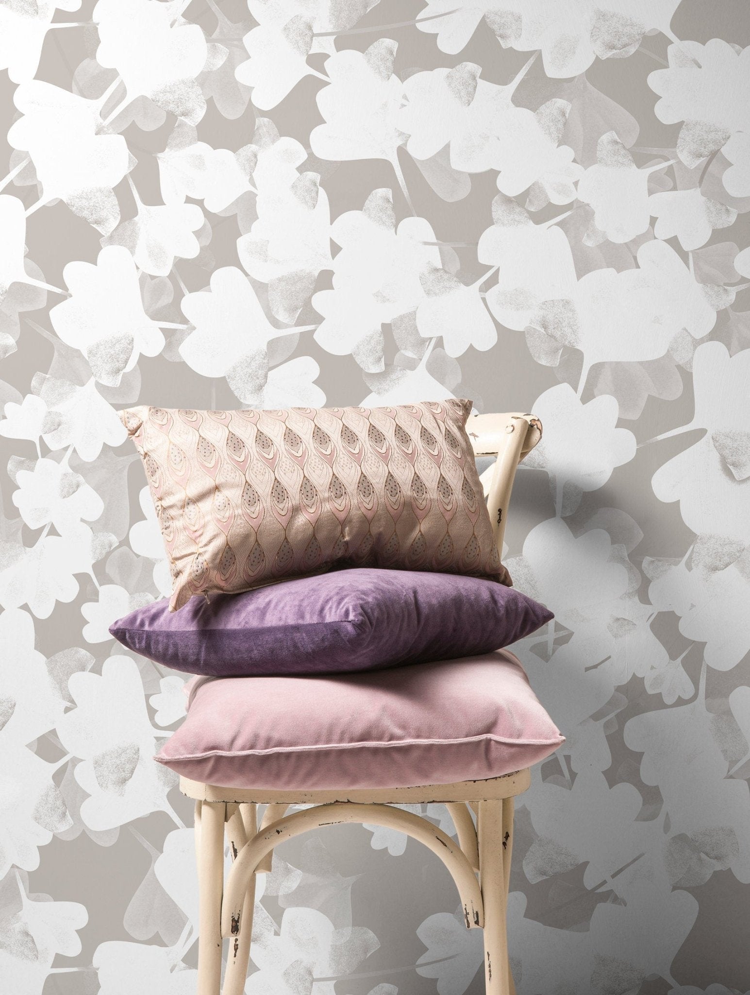 Gentle Floral Cascade Wallpaper - X017 - WallTrend