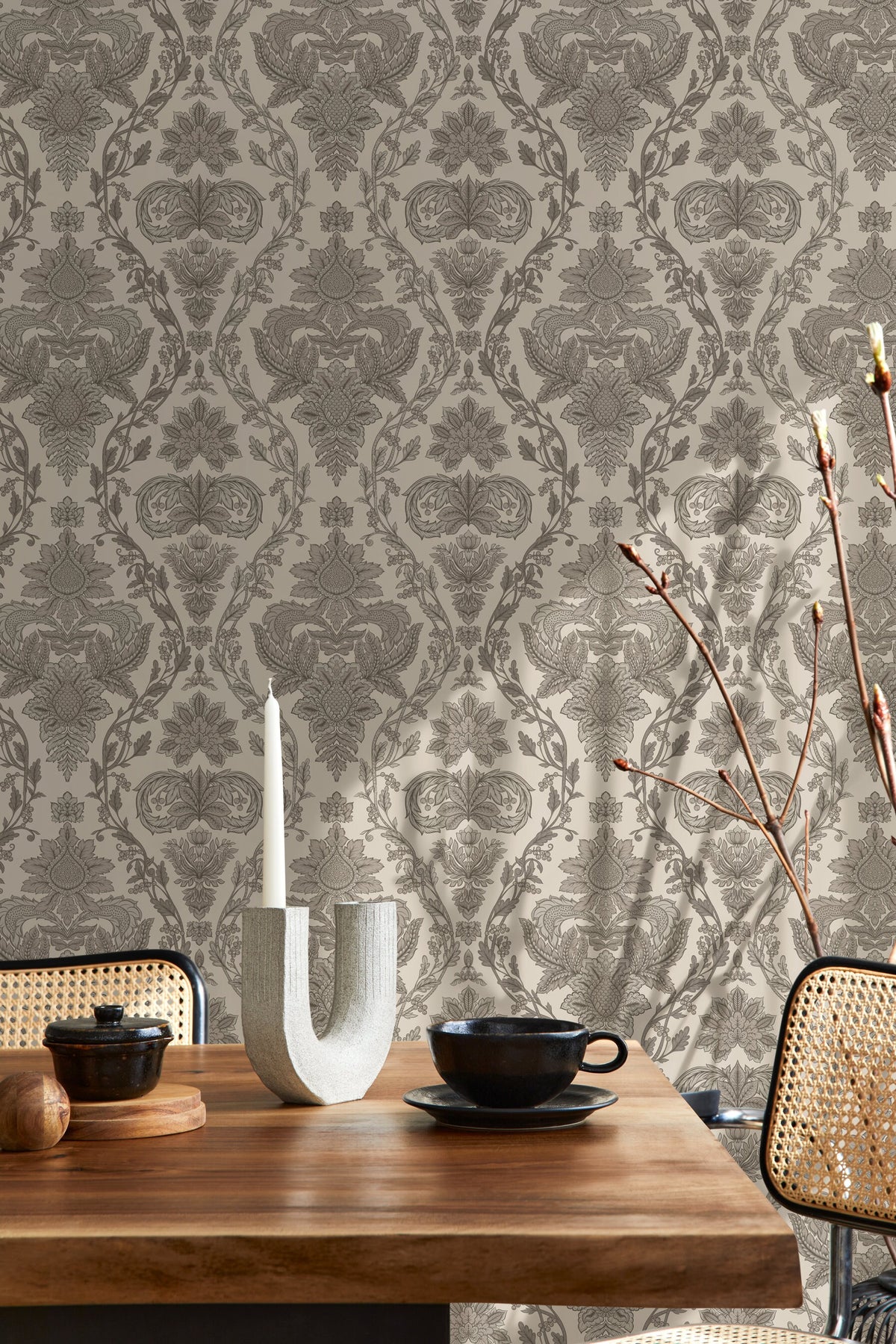 Elegant Victorian Floral Wallpaper - D226