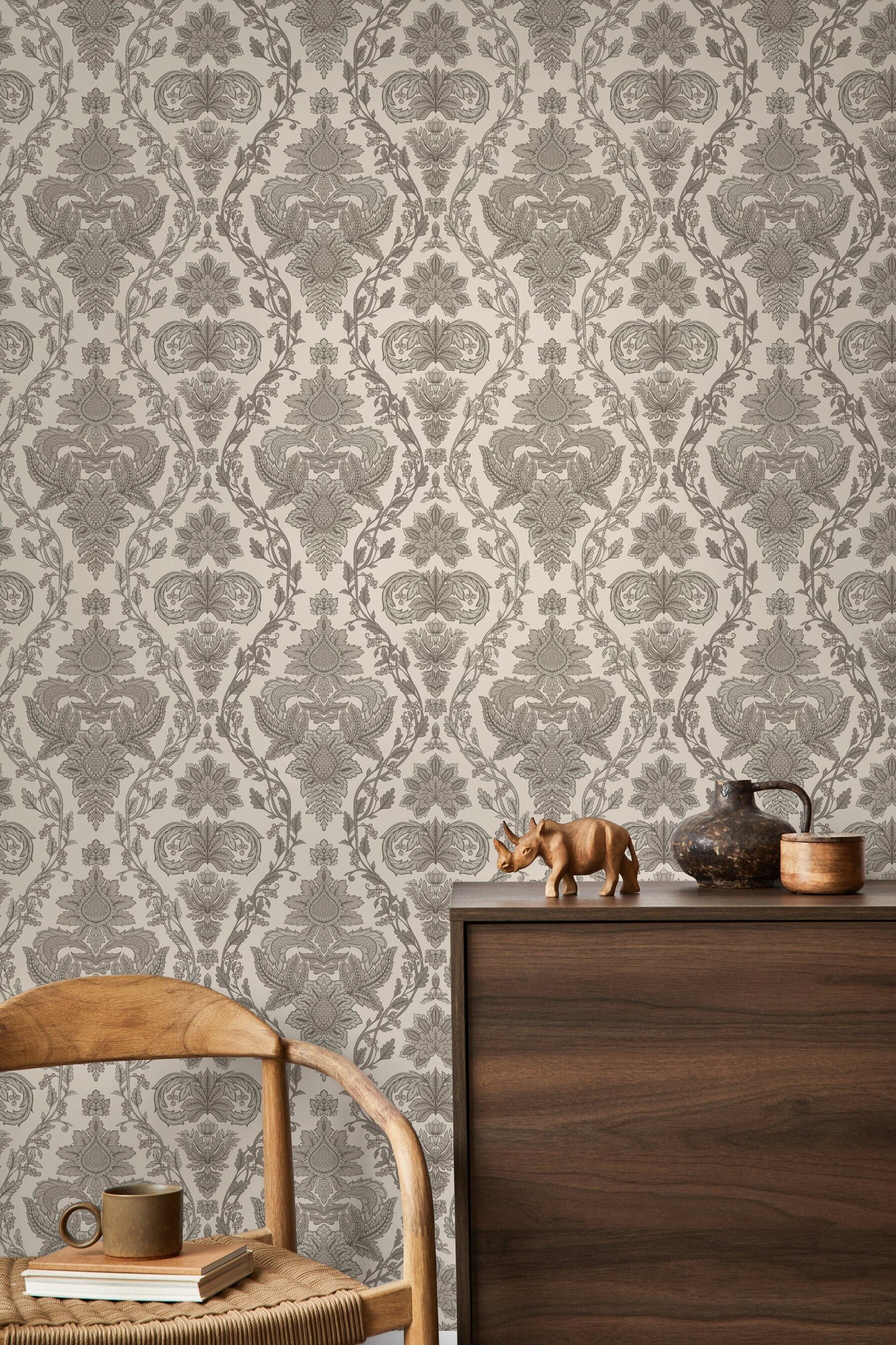 Elegant Victorian Floral Wallpaper - D226