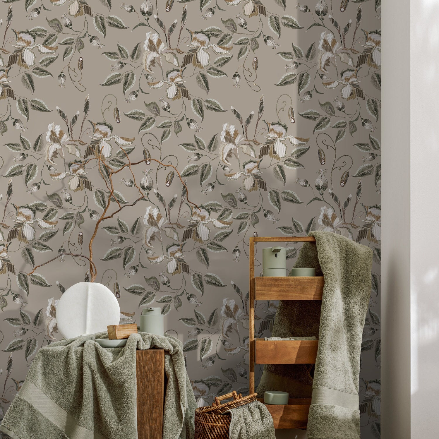 Floral Wallpaper Vintage Garden Wallpaper Peel and Stick and Traditional Wallpaper - D871