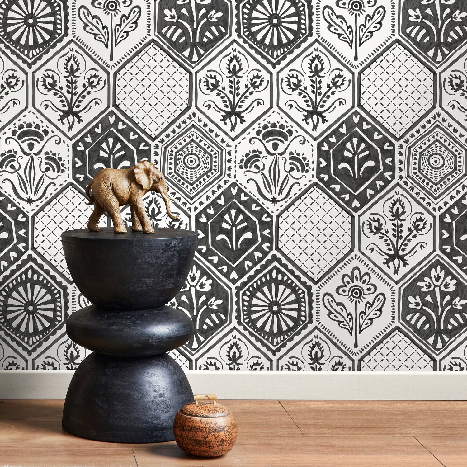 Intricate Hexagonal Motif Wallpaper - C446