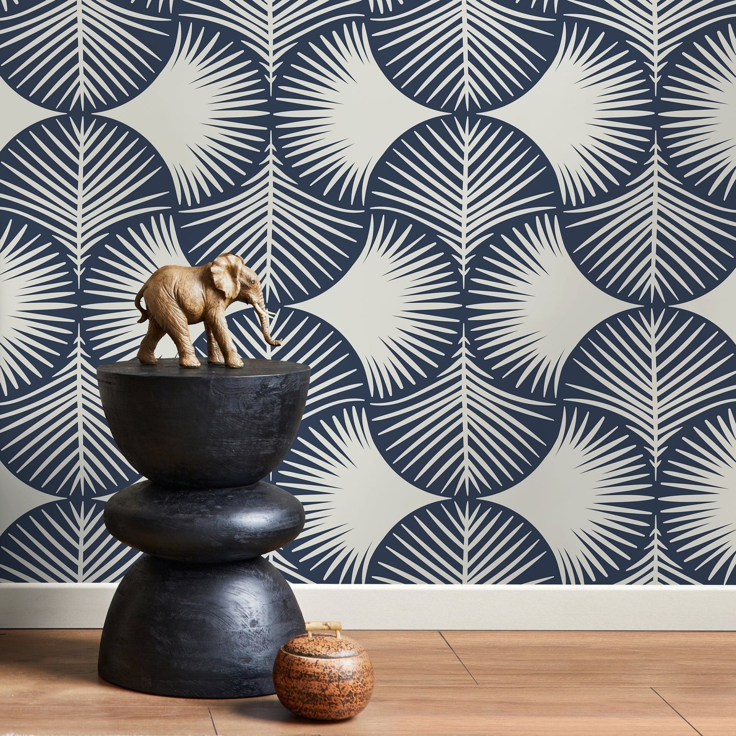Nature - Inspired Leaf Pattern Wallpaper - C102 - WallTrend