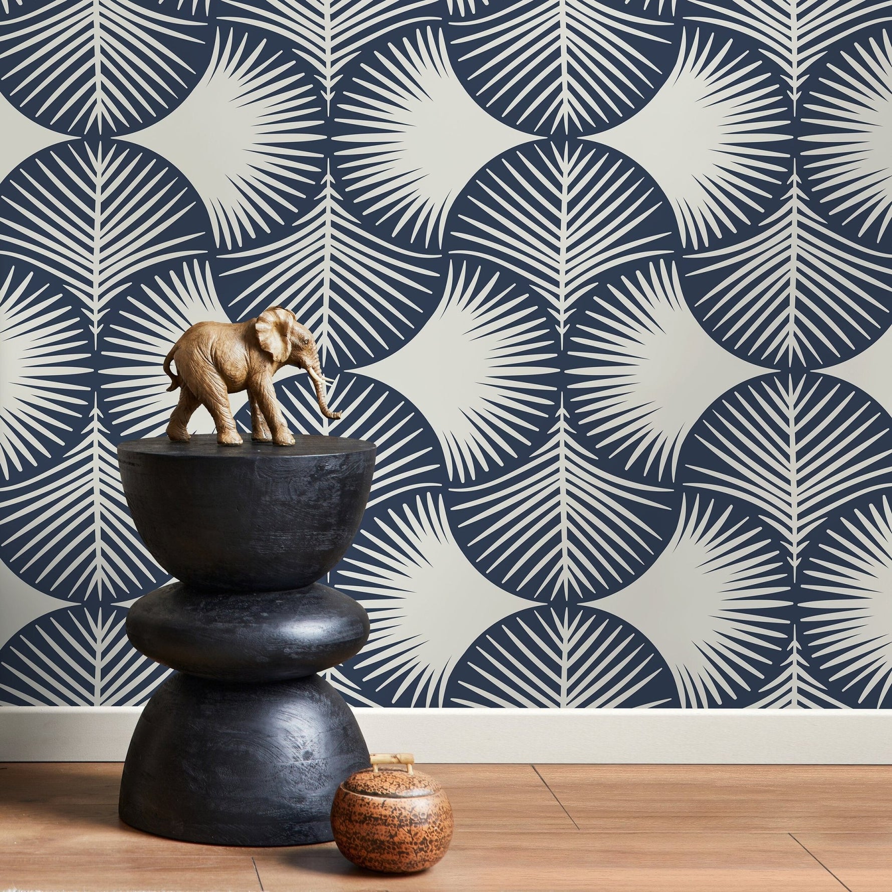 Nature - Inspired Leaf Pattern Wallpaper - C102 - WallTrend