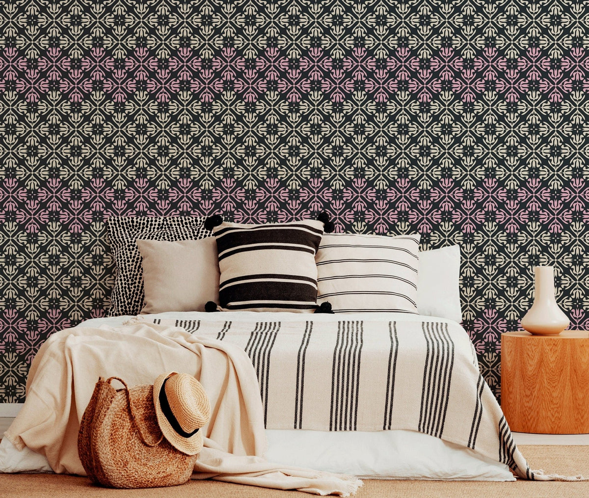 Ornate Damask Wallpaper - B389 - WallTrend
