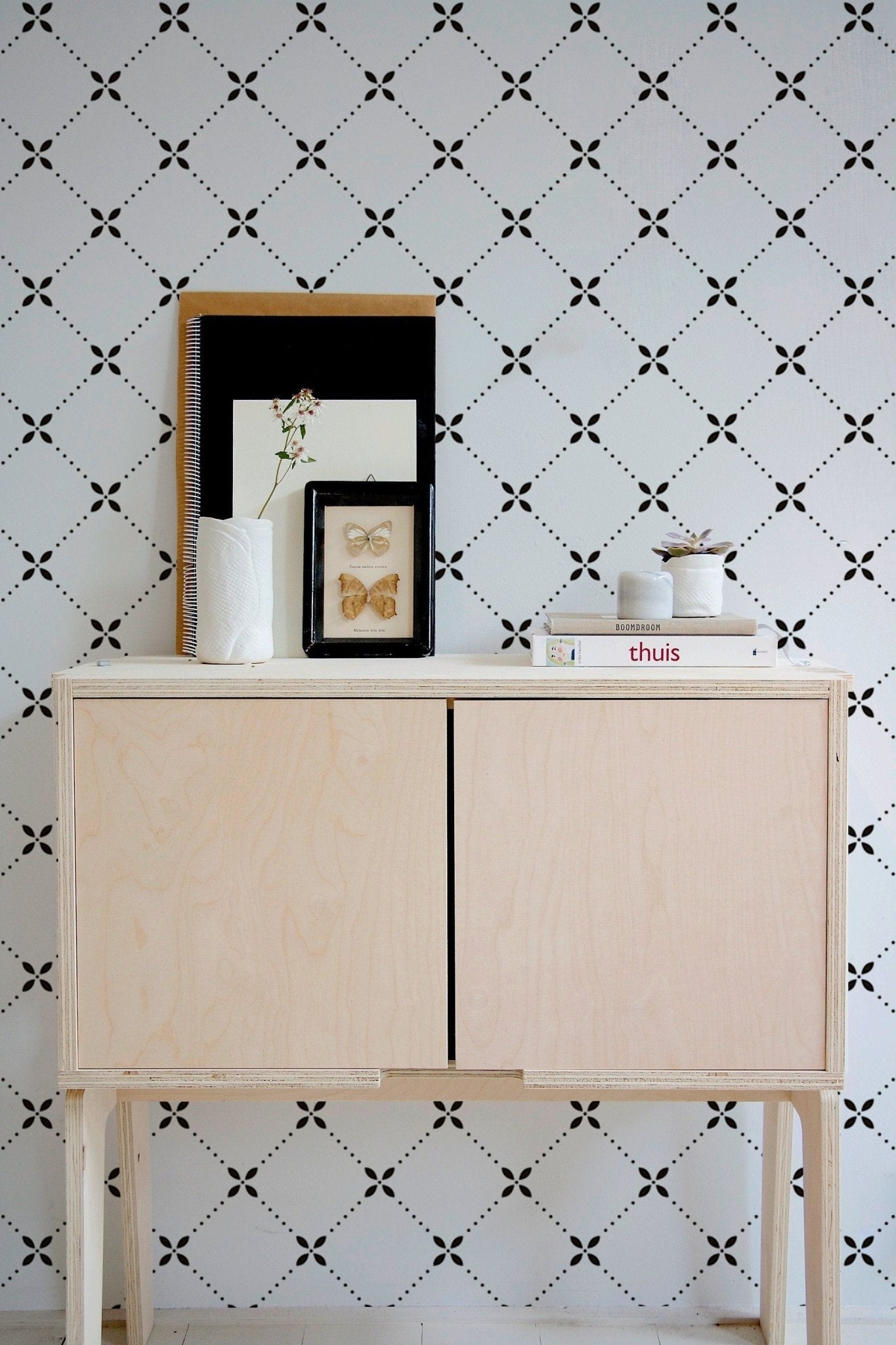 Timeless Diamond Geometric Wallpaper - B293 - WallTrend