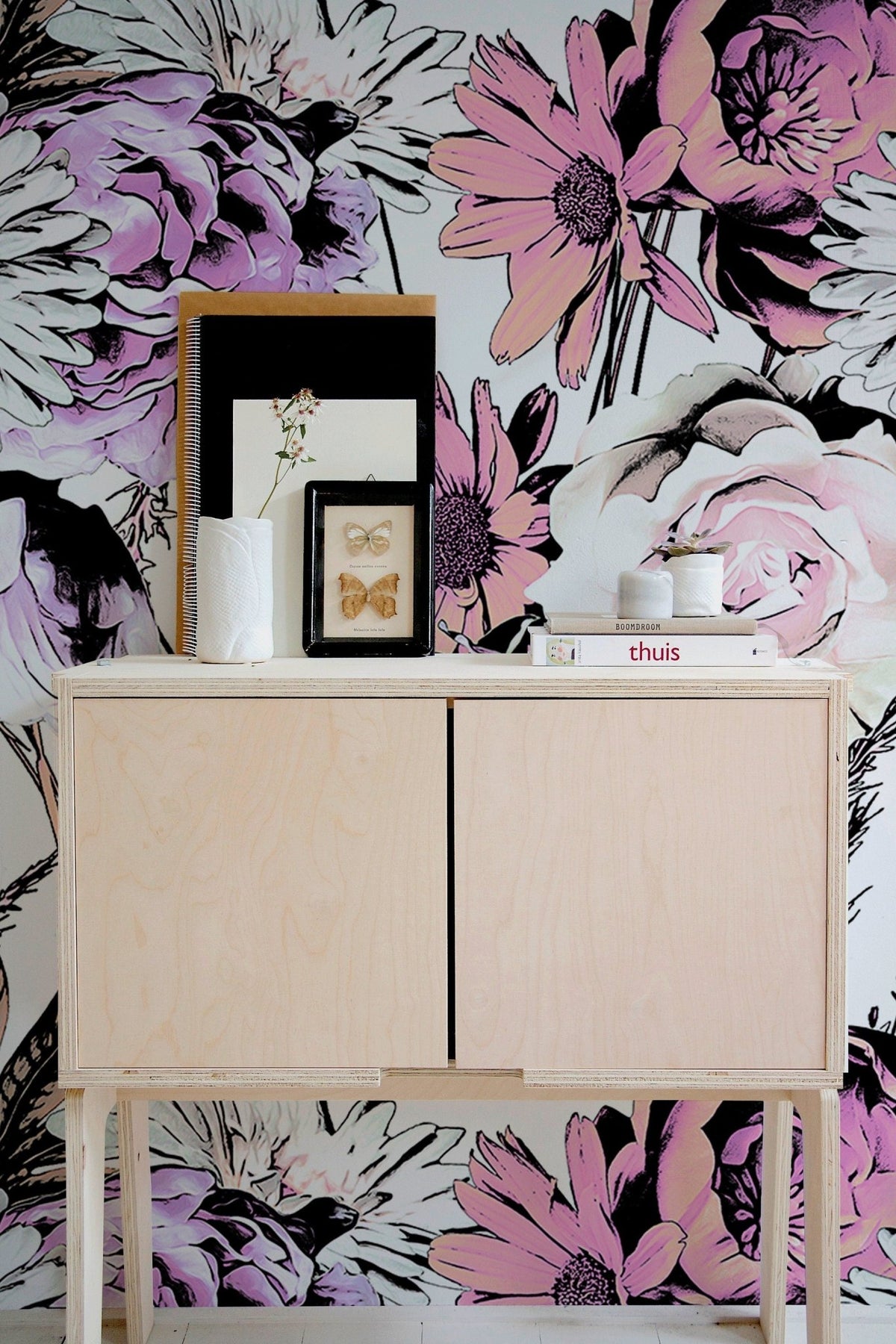 Vibrant Floral Elegance Wallpaper - B080 - WallTrend